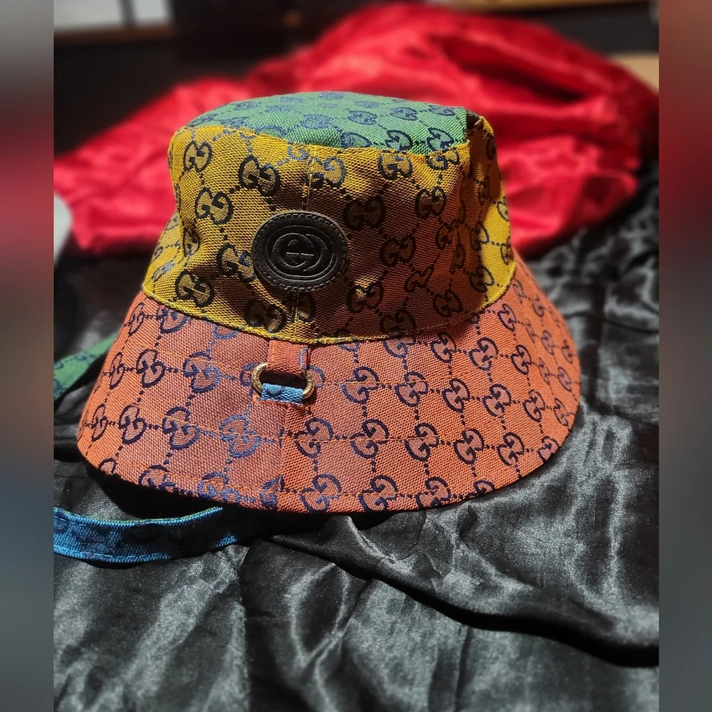 美品 GUCCI REVERSIBLE HAT リバーシブル ハット　正規品 Gucci | Accessories | Gucci Reversible Bucket Hat Multicolor